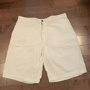 Dockers Men's white Flat Front Shorts